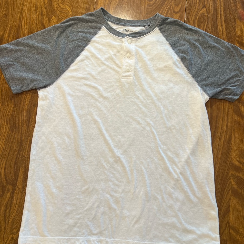 Used men’s size large Urban Pipeline t shirt.